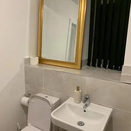 Brand New Entire 4 Bed House Multiple Free Parking Early Check-In Late Check- Out Allowed South Ockendon Exterior photo