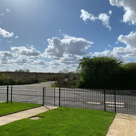 Brand New Entire 4 Bed House Multiple Free Parking Early Check-In Late Check- Out Allowed South Ockendon Exterior photo