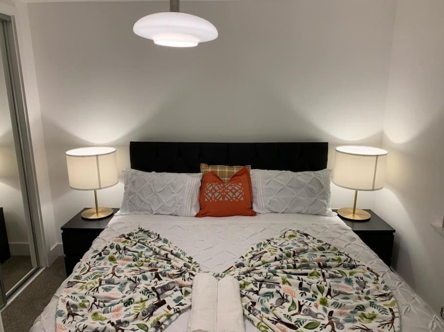 Holiday home Brand New Entire 4 Bed House Multiple Free Parking Early Check-in Late Check- Out Allowed