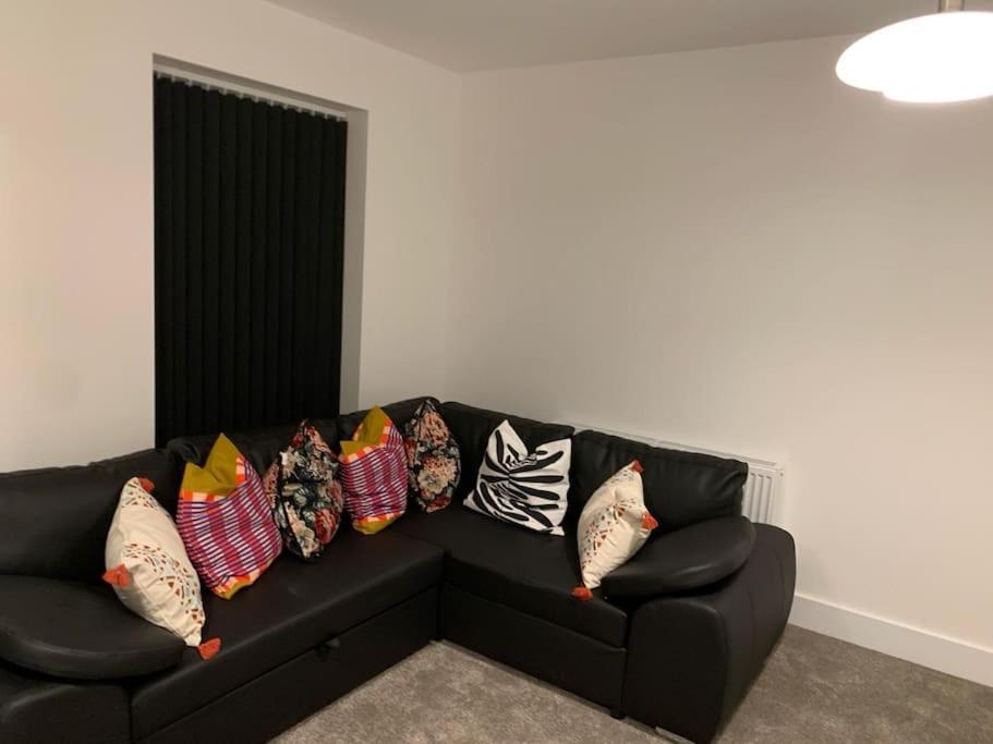 Brand New Entire 4 Bed House Multiple Free Parking Early Check-in Late Check- Out Allowed Holiday home *