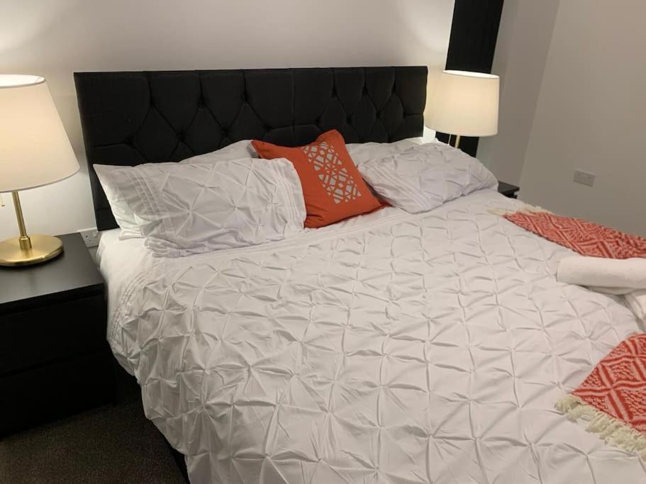 Holiday home Brand New Entire 4 Bed House Multiple Free Parking Early Check-in Late Check- Out Allowed
