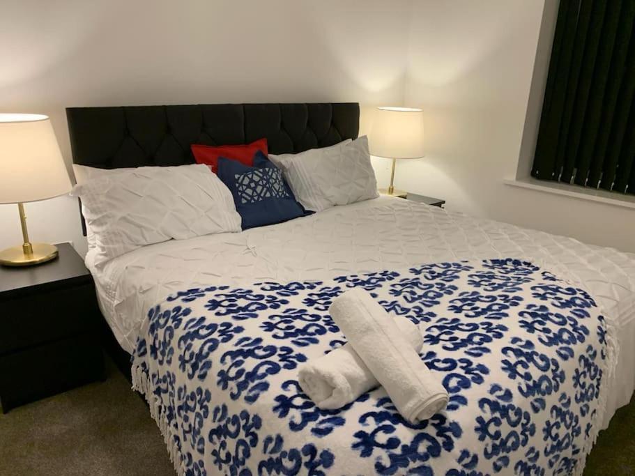Holiday home Brand New Entire 4 Bed House Multiple Free Parking Early Check-in Late Check- Out Allowed *