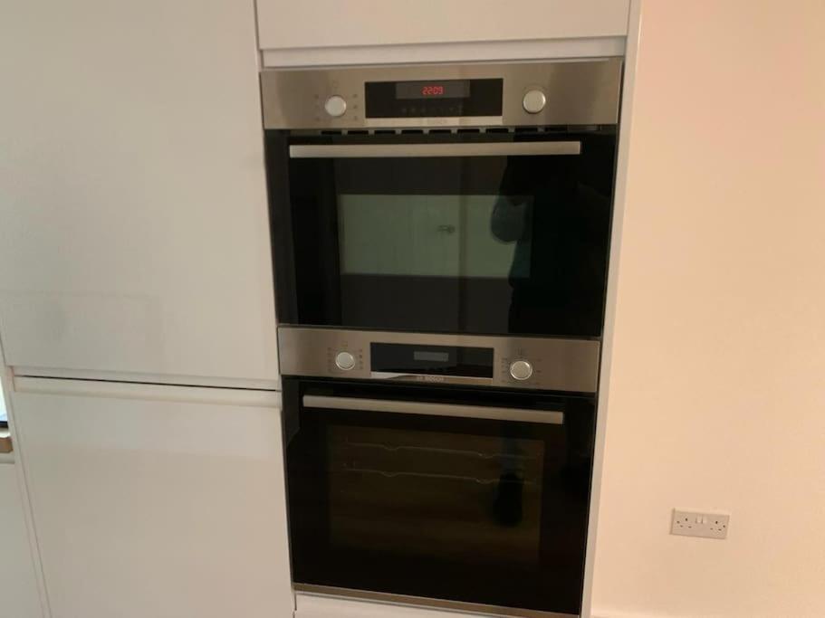 Holiday home Brand New Entire 4 Bed House Multiple Free Parking Early Check-in Late Check- Out Allowed South Ockendon
