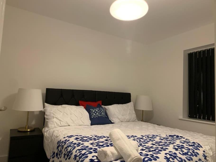 Holiday home Brand New Entire 4 Bed House Multiple Free Parking Early Check-in Late Check- Out Allowed