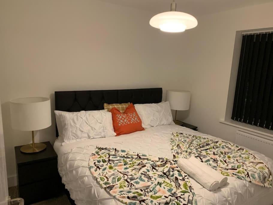 Holiday home Brand New Entire 4 Bed House Multiple Free Parking Early Check-in Late Check- Out Allowed *