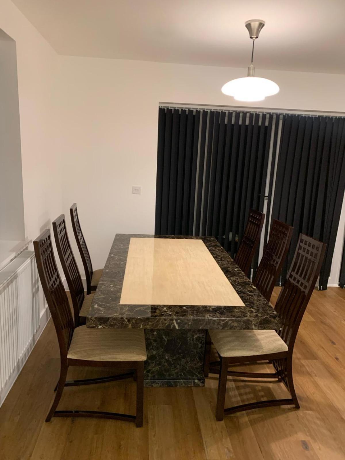 Brand New Entire 4 Bed House Multiple Free Parking Early Check-in Late Check- Out Allowed